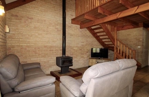 Augusta Cottage | Riverscape Cottage No.12 with river views - Riverscape - unit 12 with river views