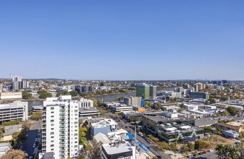 Milton Apartment | Riverview 3Beds | 2 Carparks | 1Min to Train&Cafe