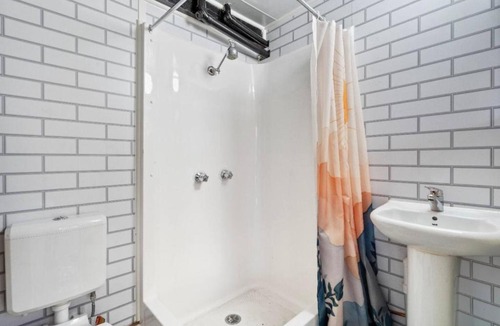 Riverview House | Riverview Retreat 3 BDR house 2 toilets