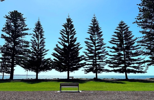 Victor Harbor Apartment | Romantic Getaway for two in the hub of Victor Harbor