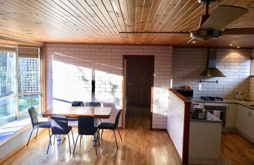 Eildon House | Romantic Lakeside Getaway with Spa - Pet Friendly - 20% OFF