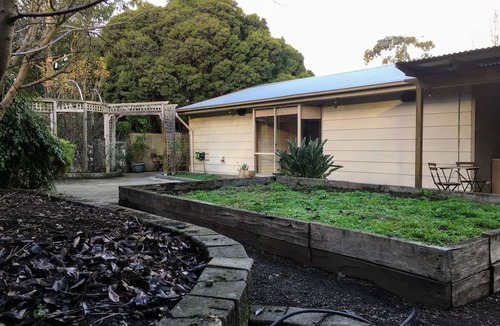 Eildon House | Romantic Lakeside Getaway with Spa - Pet Friendly - 20% OFF