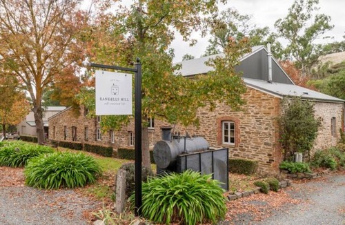 Talunga House | Romantic Loft Stays - Adelaide Hills - Randell's Mill - Wineries