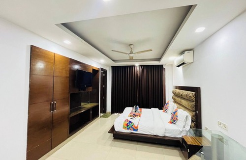 New Delhi Hotel | Roomshala 087 Green High