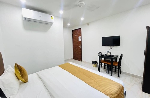 Greater Kailash Hotel | Roomshala Casa Royal - GK 1