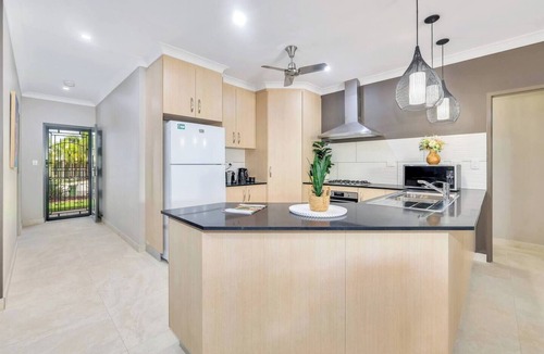 Rosebery House | Rosebery Retreat | 5 bedrooms | Saltwater Pool by Tropical BNB