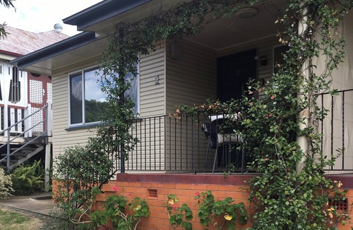 Ipswich Central Business District Cottage | Rosehill Apartment - Somewhere comfy