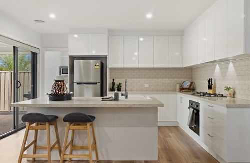 Yarrawonga House | Rosella Retreat short walk to Lake Mulwala and the main street of Yarrawonga