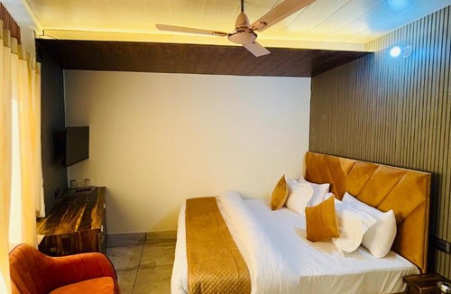 Lansdowne Hotel | Rudra Residency