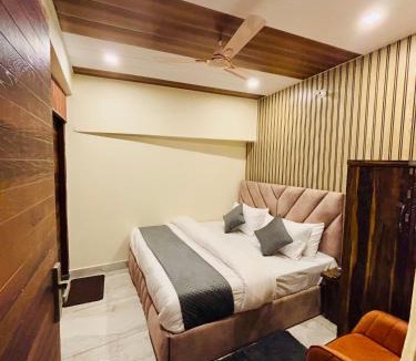 Lansdowne Hotel | Rudra Residency