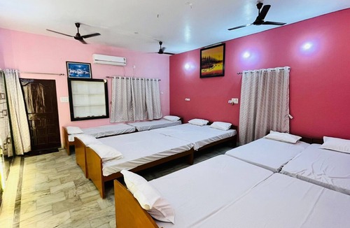 Varanasi Cabin | Rudraksh Inn