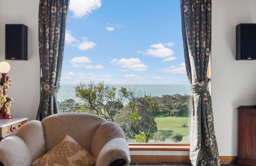 Encounter Bay House | Rustic Cottage with amazing views !, Rustic cottage with amazing views over the bay