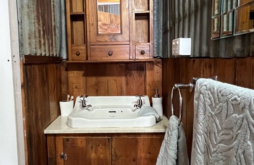 Numurkah Apartment | Rustic Studio in Numurkah