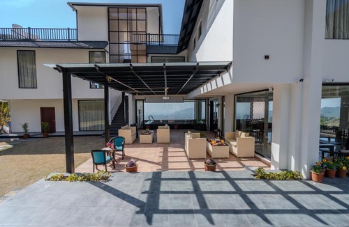 Bullawala House | SaffronStays Glasscape