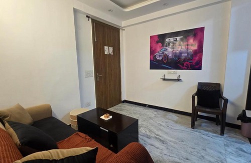 Sainik Farm Apartment | Saket homestays ignou road serviced apartment