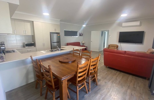 Para Wurlie House | Sand Castles - short walk to beach! Off peak special!
