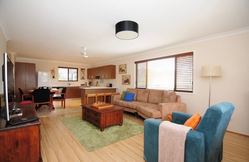 Sanctuary Point House | Sandy Feet Getaway - Style & laidback vibe you expect from your perfect get away