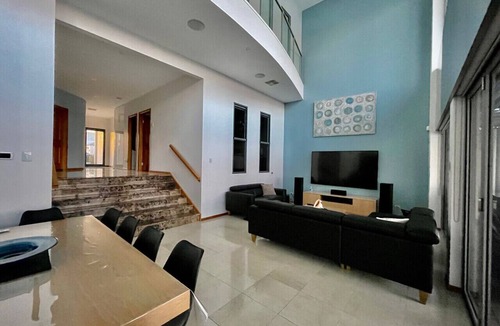 Wallaroo House | Sea Breeze Waterfront Retreat - Wallaroo Marina Frontage