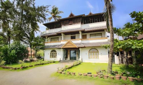 Kuzhuppilly Hotel | Seaflare Beach Resort & Spa