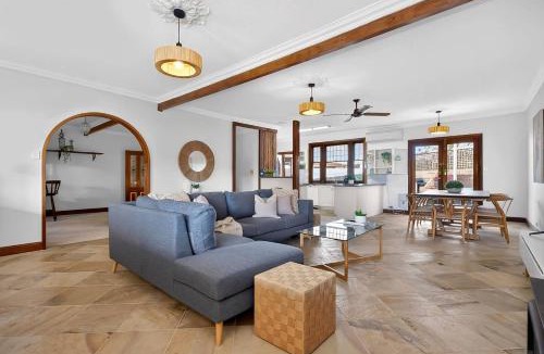 Seaford House | Seaford Haven - Seaside Stay near Dining & Wineries