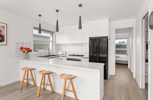 Williamstown House | Seagulls Nest - Beautiful spacious pet friendly home next to the ocean