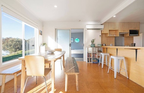Dodges Ferry Cottage | Seascape Cottage Headland Stay near Whale Watching