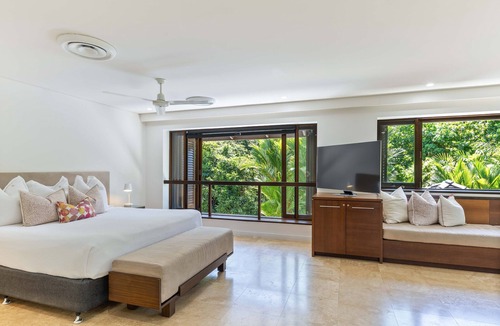Craiglie Apartment | Seascape Holidays at Seascape Temple Beachfront Villa 312