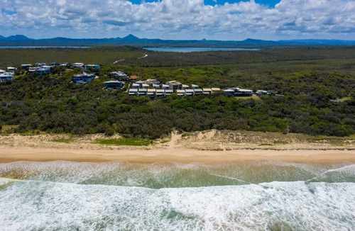 Castaways Beach House | Seaside Home- Direct beach access & pet friendly