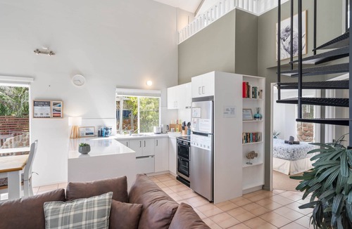 Peppermint Grove Beach House | Seaview Town House by Peppy Beach Retreats® (6 Adults), Town House