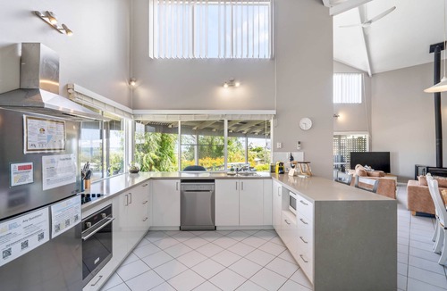 Peppermint Grove Beach House | Seaview Residence by Peppy Beach Retreats®, Residence
