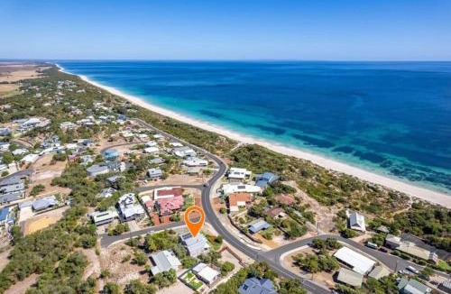 Peppermint Grove Beach House | Seaview Residence by "Peppy Beach Retreats" - Two Houses in One with Soaring Ceilings