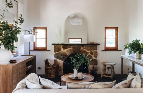 Basket Range House | Secluded Stone Cottage perfect for Couples Escape - Waterfalls
