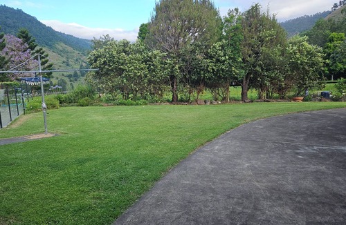 Illinbah Apartment | Self contained room in a relaxing farm, lots of view, pet friendly