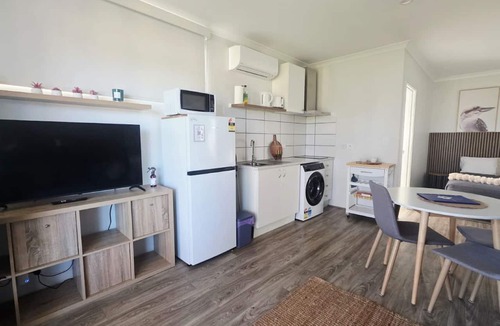 Vasse House | Self-Contained Studio in Kealy, Vasse – Private, Modern & Central- Vasse Apartment