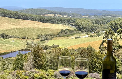 Shadforth House | Serendeva: 5 acres, valley views, dogs welcome
