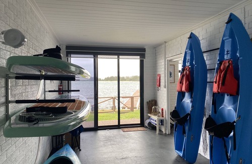 Marks Point Cottage | Serenity by the Lake- Waterfront Sanctuary for Two with Jetty