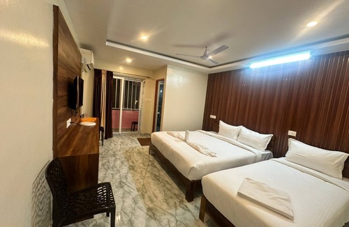 Bommayapalayam Hotel | SG SQUARE GRAND BEACH RESORT