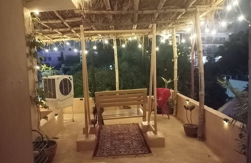 Varanasi Bed & Breakfast | Shades of Kashi with an artistic and cozy stays for couple and family.