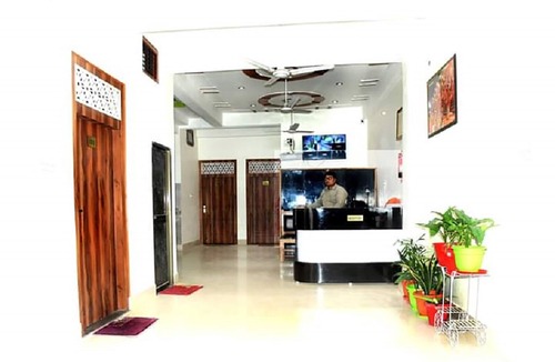 Haraiya Hotel | Shree Harshan Kutir