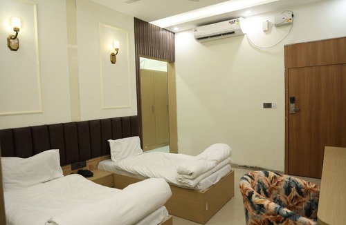 Sakrai Hotel | Shree Krishna Hotel & Restaurant
