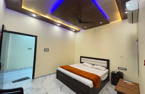 Faizabad Hotel | Shree Radhe palace