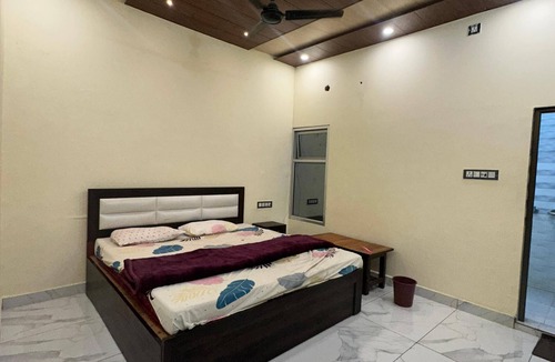 Faizabad Hotel | Shree Radhe palace