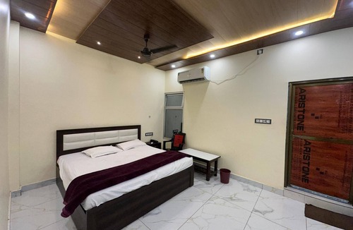 Faizabad Hotel | Shree Radhe palace