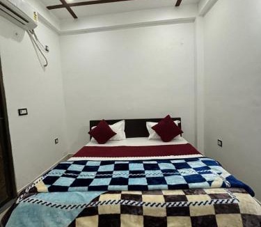 Faizabad Apartment | Shree Ram Home stay contact us 73172-97365