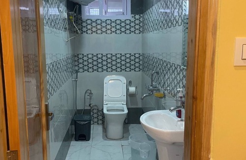 Shimla Bed & Breakfast | Silver Cedar BnB Sharma Niwas Near Mall Road