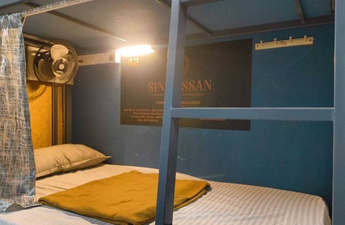 Cuffe Parade Hostel | Sinhassan 104 Dormitory Hostel