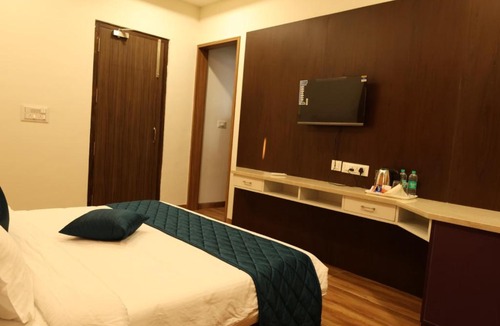 Periyakulam Hotel | Skvr Grand