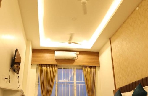 Periyakulam Hotel | Skvr Grand