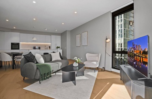 South Melbourne Apartment | Skyline 3-Bed Apartment Near South Melbourne