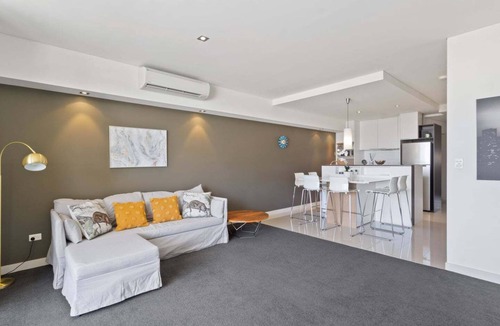 East Perth Apartment | SkylineViews - Stylish 2BR Gem | Walk to WACA, River